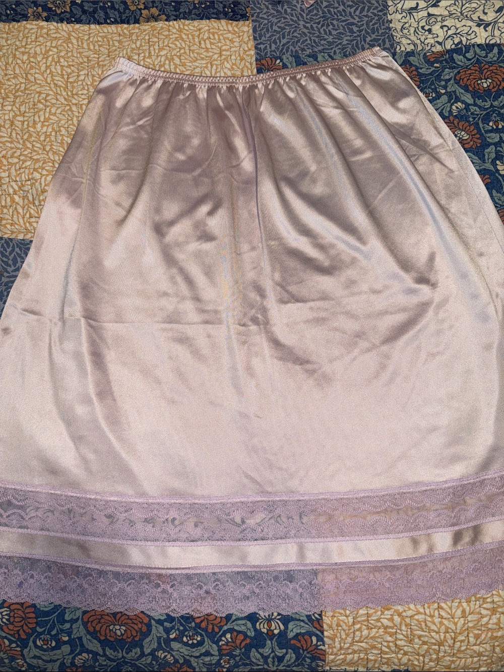 Vintage lilac slip skirt with lace trim - Picture 3 of 7